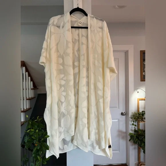 Anthropologie / Akemi + Kin White Floral Kimono - Picture 2 of 8